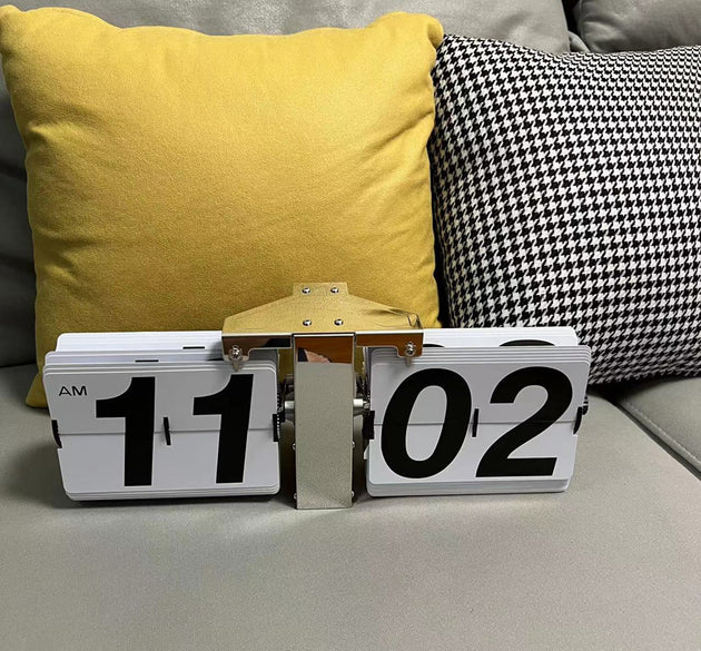 Modern Simple Desk Wall Clock